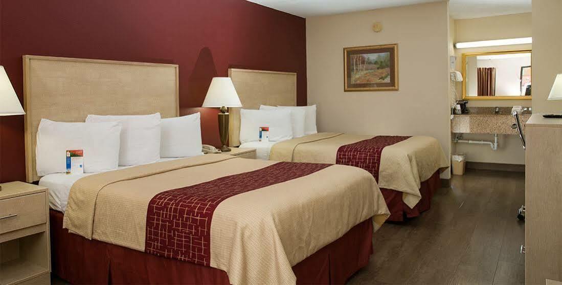 Red Roof Inn & Suites Pigeon Forge Parkway Exterior foto