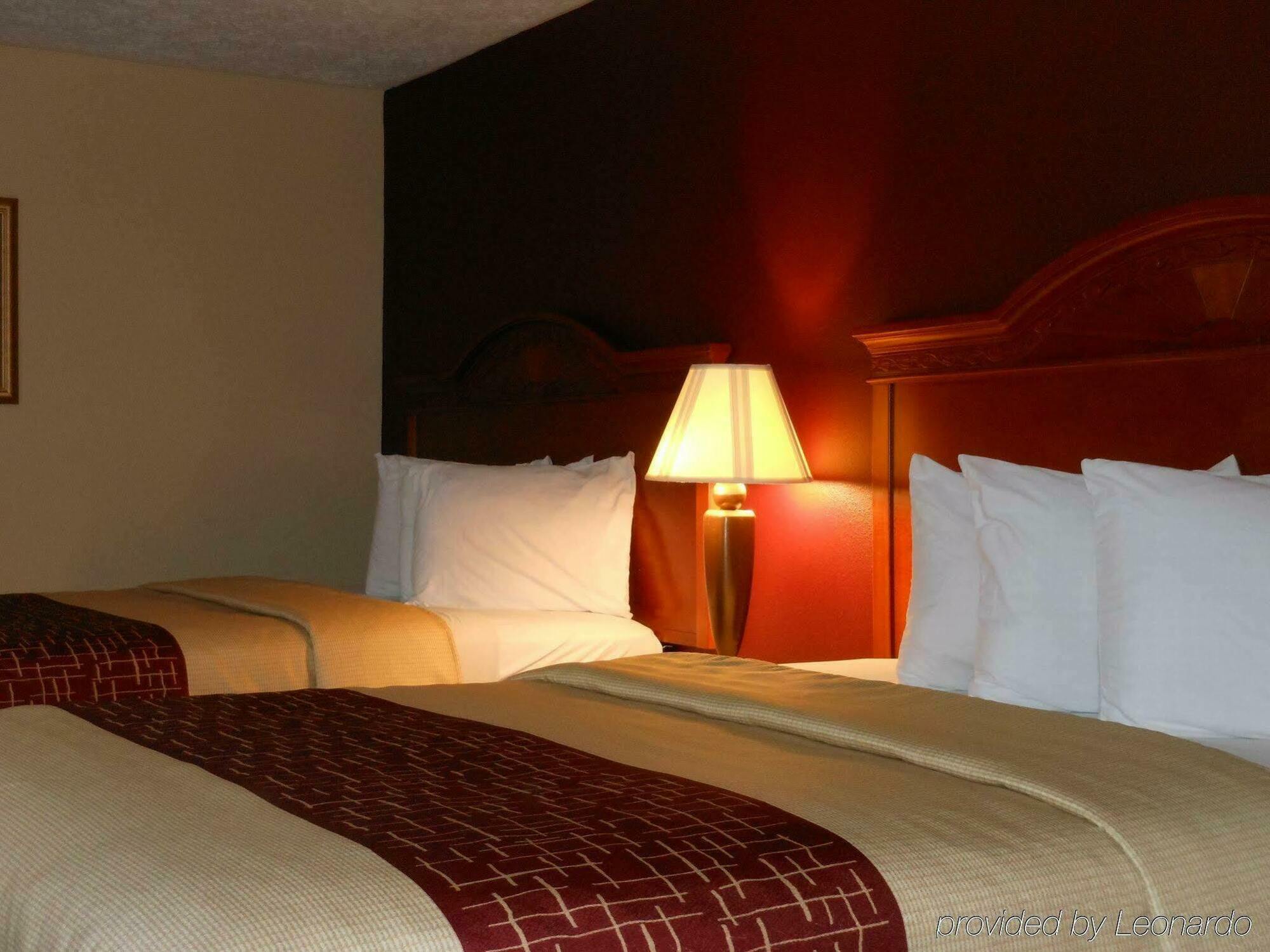 Red Roof Inn & Suites Pigeon Forge Parkway Exterior foto
