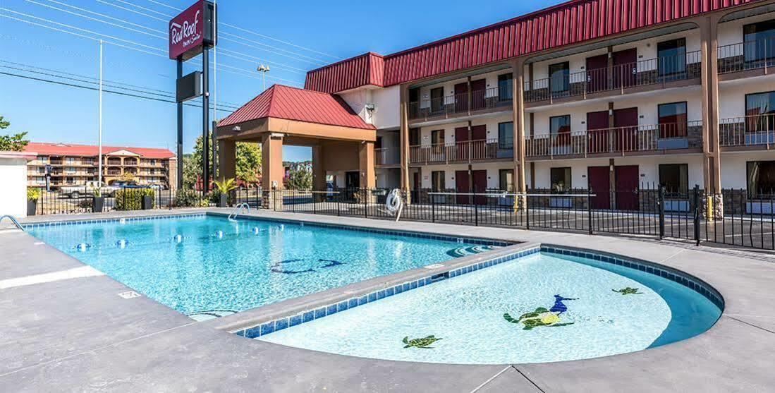 Red Roof Inn & Suites Pigeon Forge Parkway Exterior foto